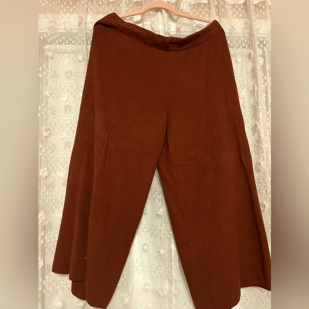 Nine West cropped knit sweater pants.